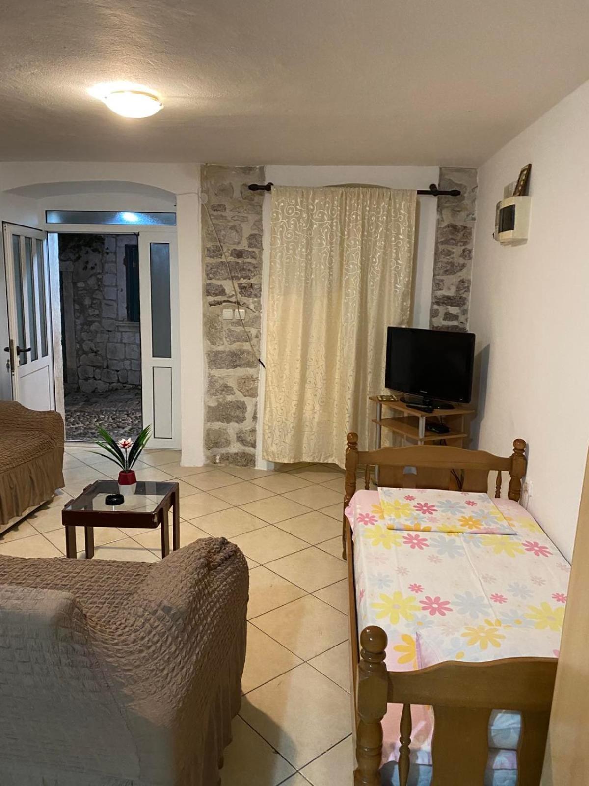 Pavle Apartmani Risan Esterno foto