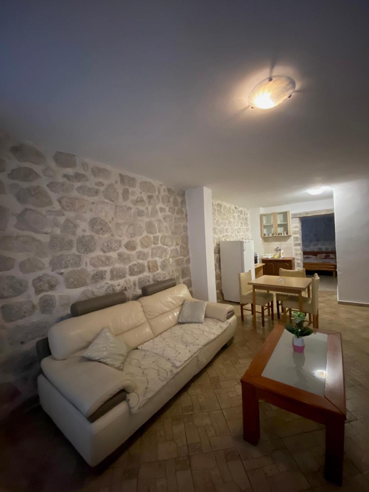 Pavle Apartmani Risan Esterno foto