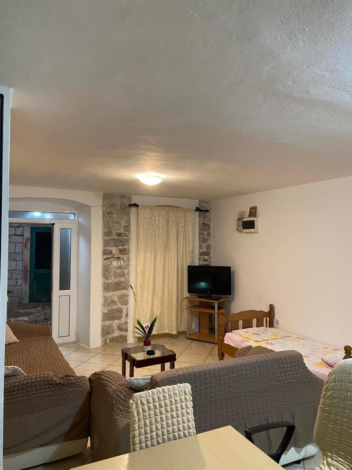 Pavle Apartmani Risan Esterno foto