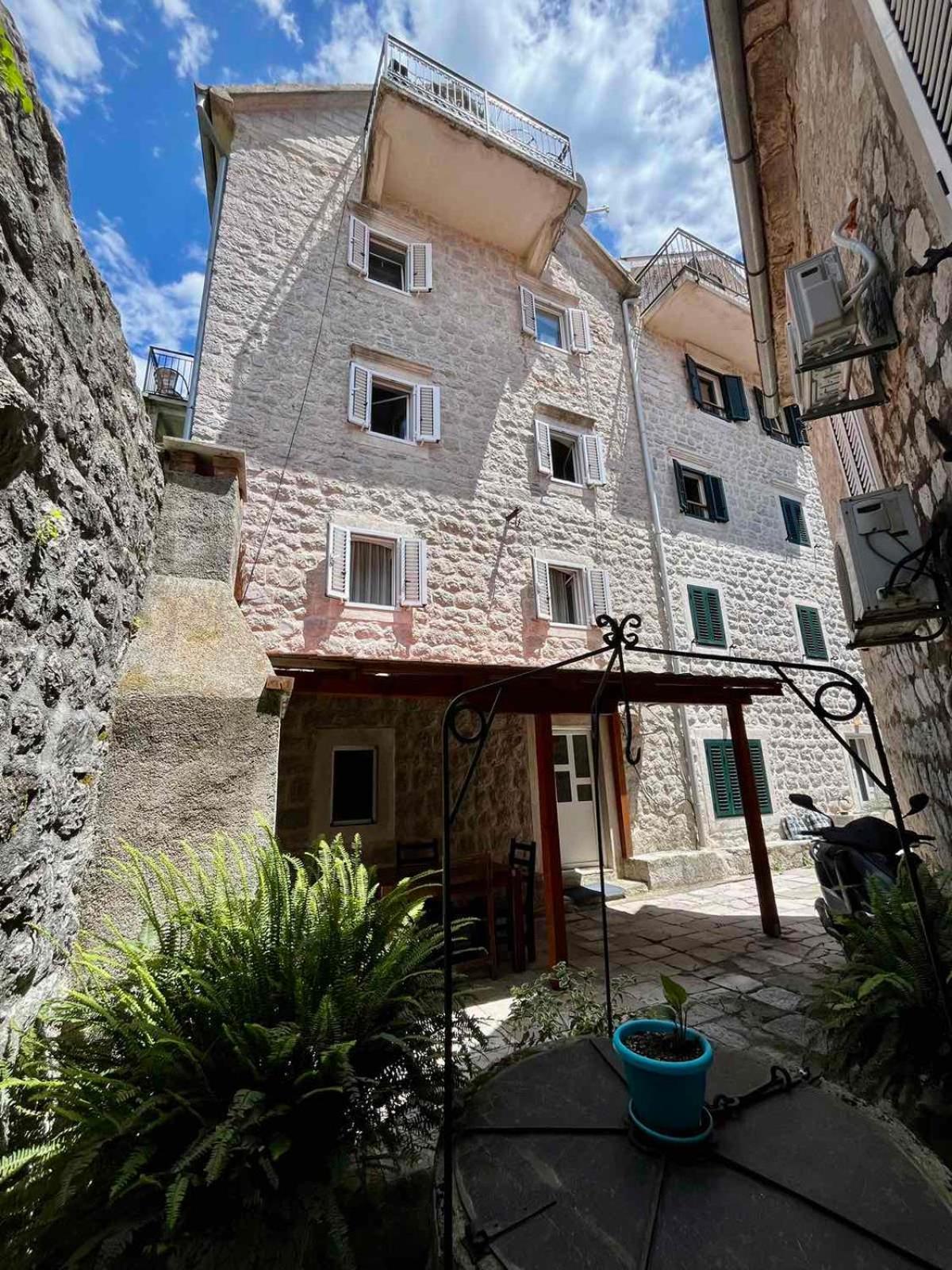 Pavle Apartmani Risan Esterno foto